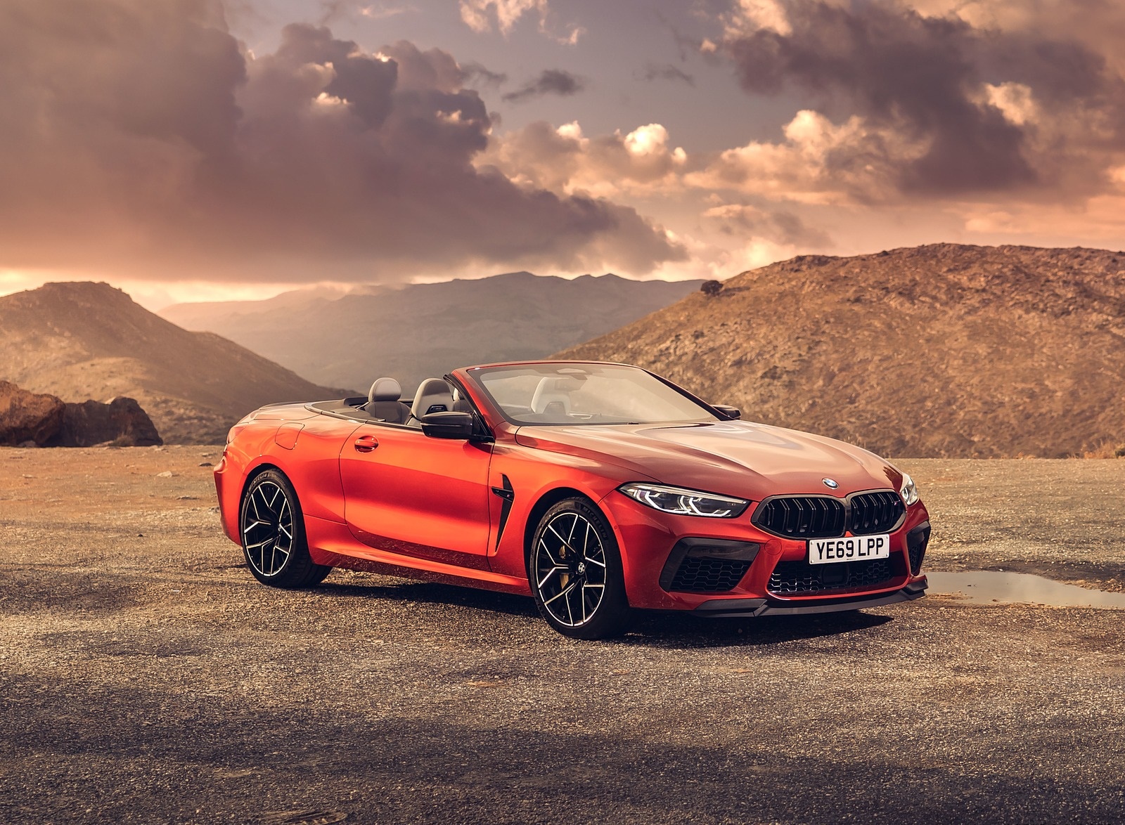2020 BMW M8 Competition Convertible (UK-Spec) Front Three-Quarter Wallpapers #15 of 40