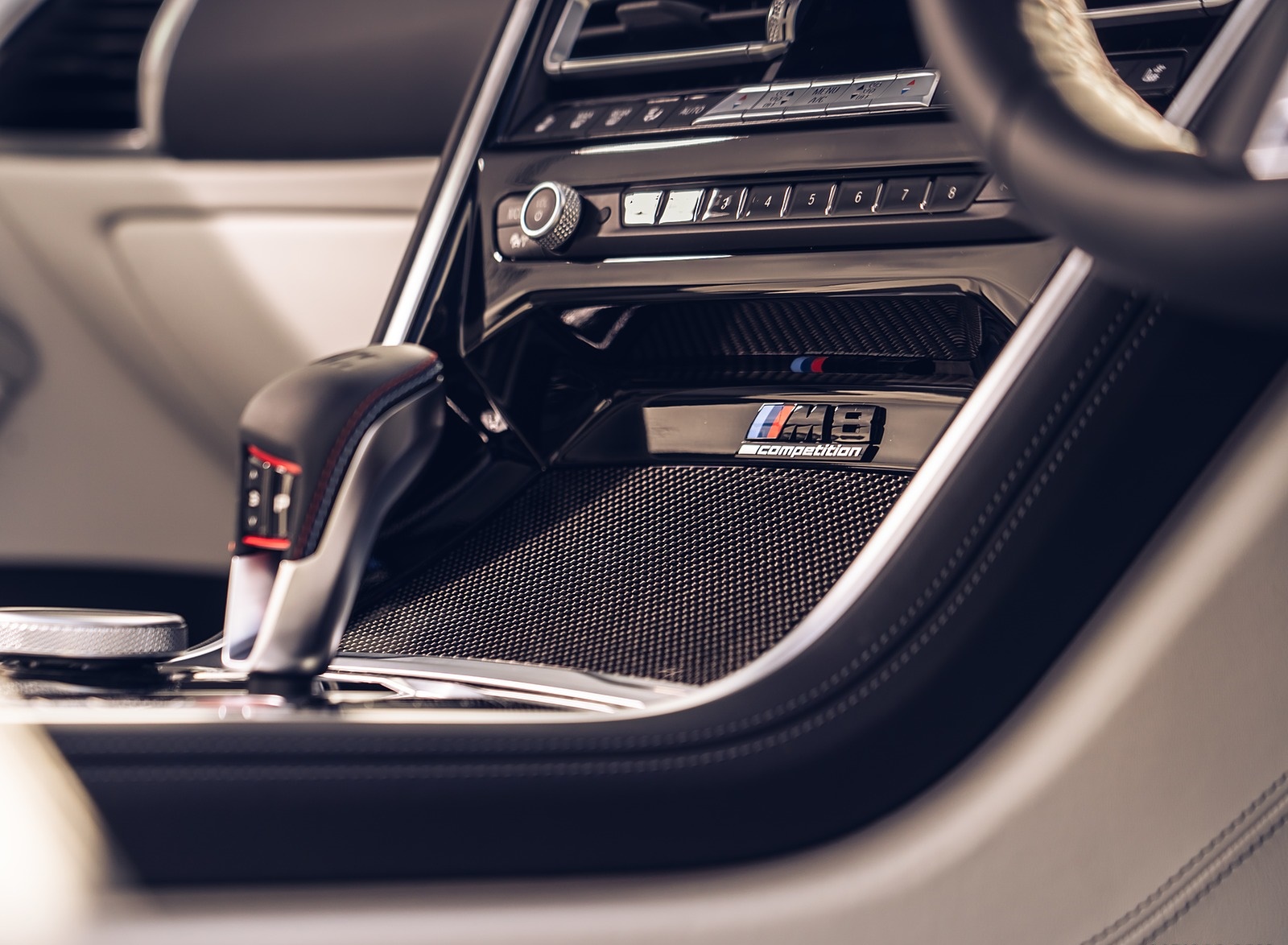 2020 BMW M8 Competition Convertible (UK-Spec) Interior Detail Wallpapers #30 of 40
