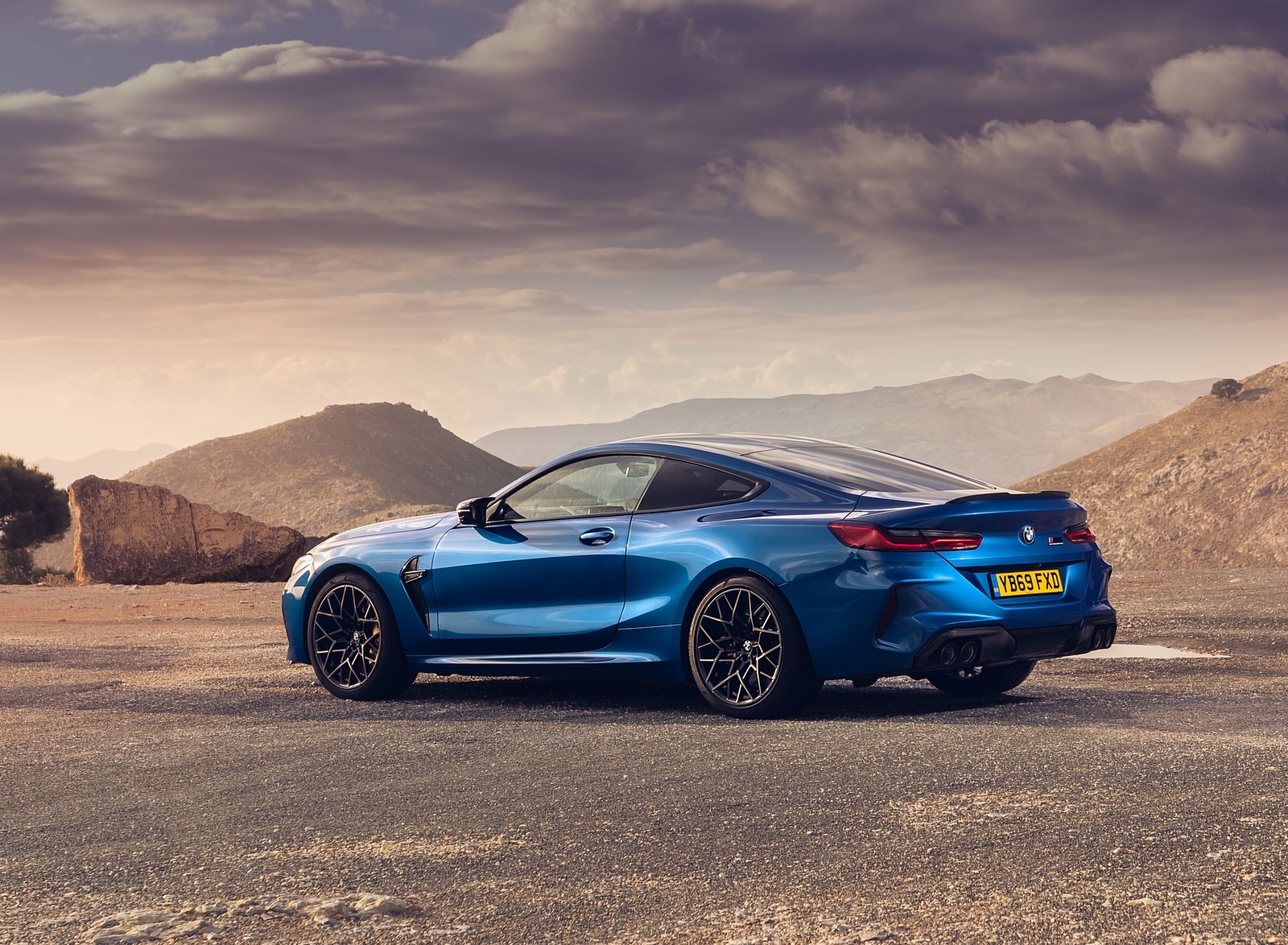 2020 BMW M8 Competition Coupe (UK-Spec) Rear Three-Quarter Wallpapers #21 of 35