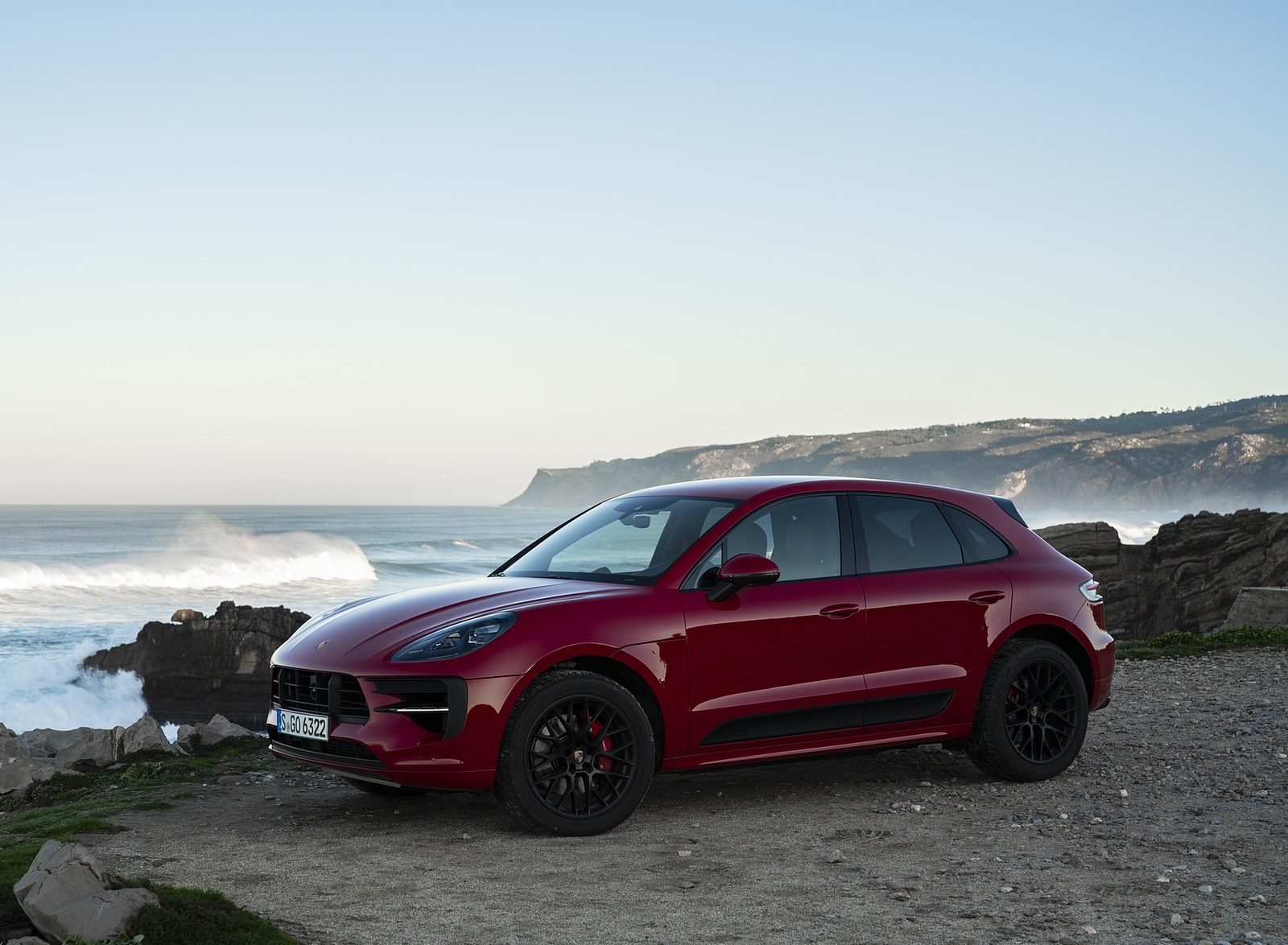 2020 Porsche Macan GTS (Color: Carmine Red) Front Three-Quarter Wallpapers #27 of 249