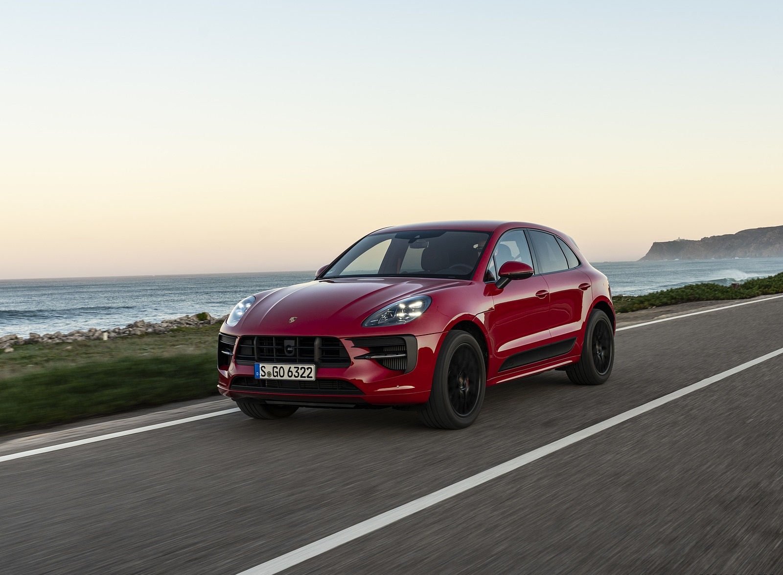 2020 Porsche Macan GTS (Color: Carmine Red) Front Three-Quarter Wallpapers (2)