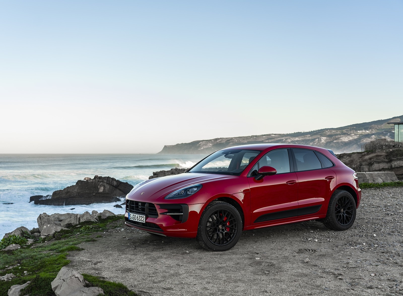 2020 Porsche Macan GTS (Color: Carmine Red) Front Three-Quarter Wallpapers #28 of 249