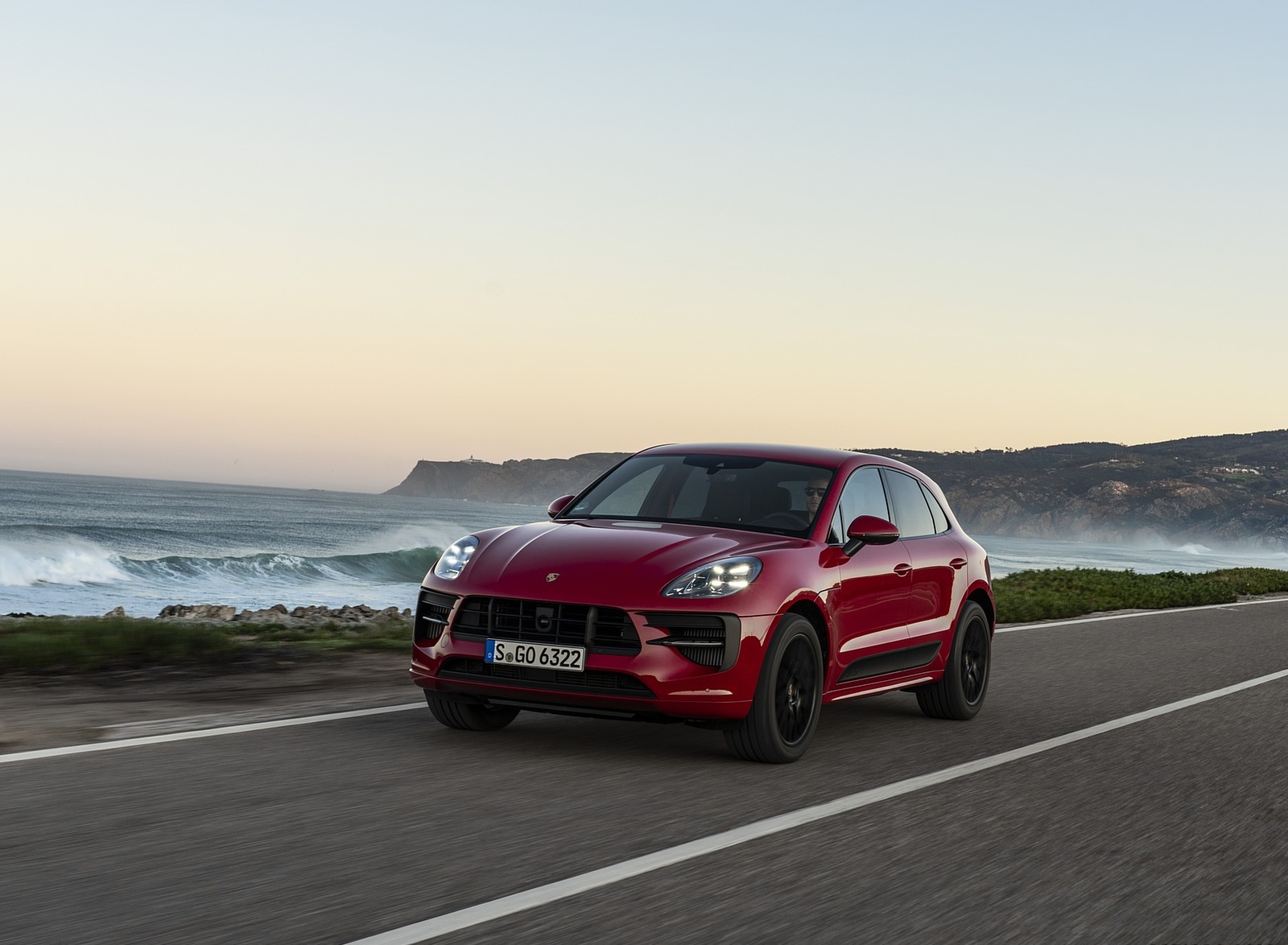 2020 Porsche Macan GTS (Color: Carmine Red) Front Three-Quarter Wallpapers #3 of 249