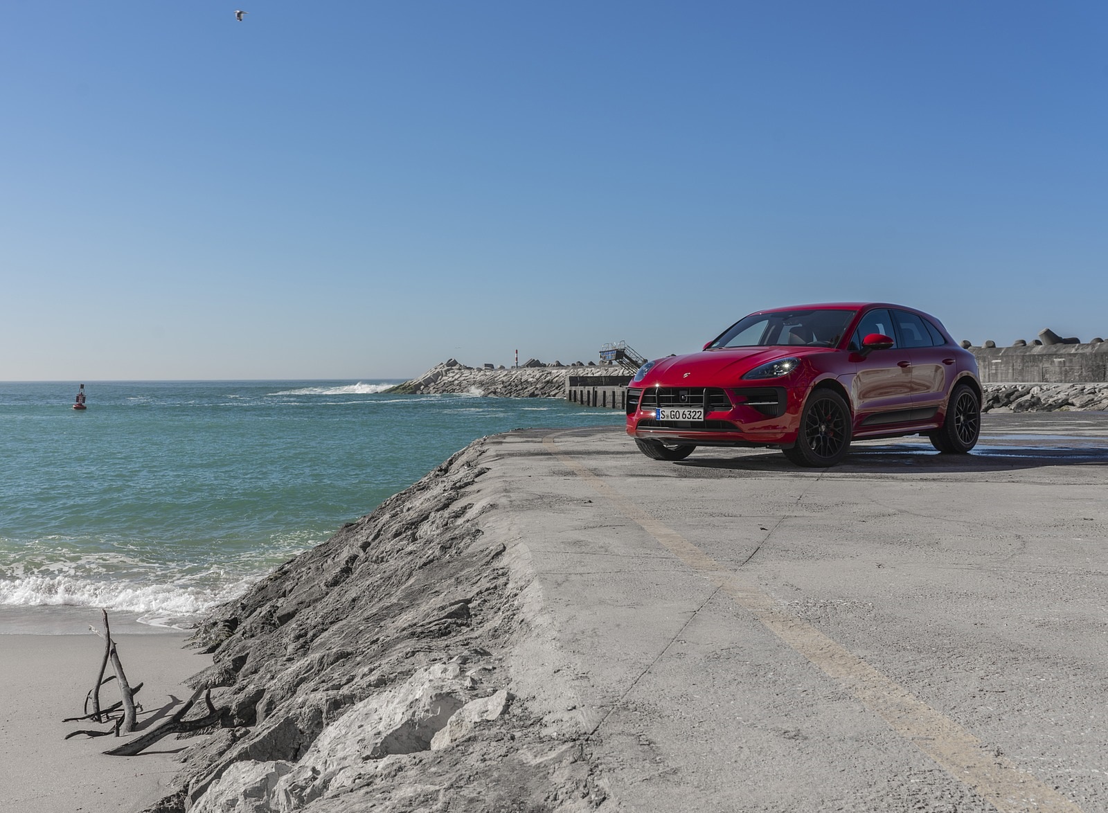 2020 Porsche Macan GTS (Color: Carmine Red) Front Three-Quarter Wallpapers #29 of 249