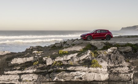 2020 Porsche Macan GTS (Color: Carmine Red) Front Three-Quarter Wallpapers 450x275 (31)