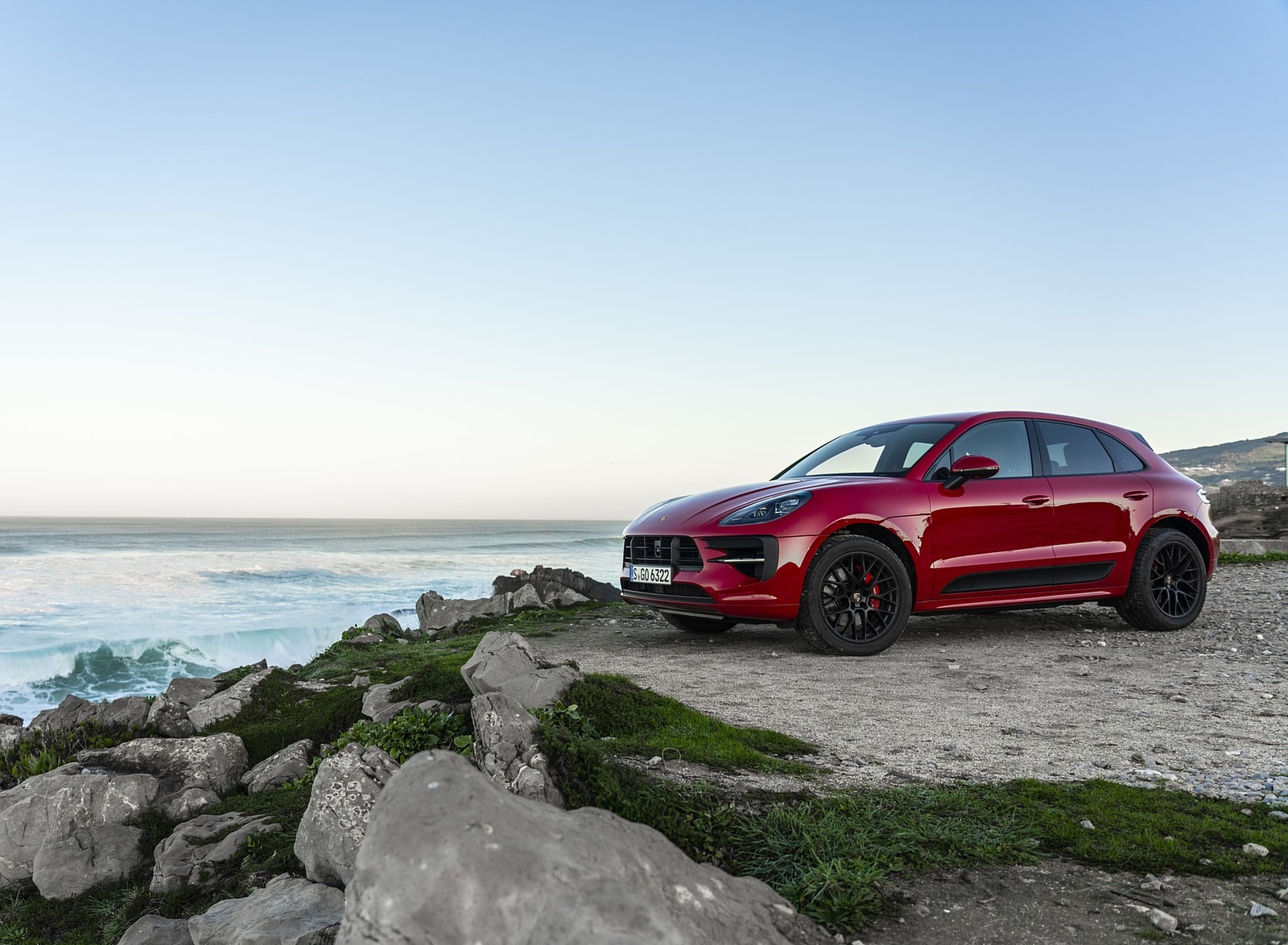 2020 Porsche Macan GTS (Color: Carmine Red) Front Three-Quarter Wallpapers #30 of 249