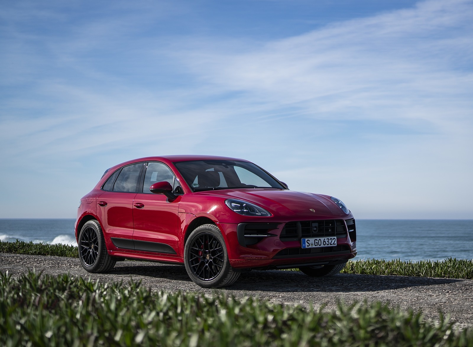 2020 Porsche Macan GTS (Color: Carmine Red) Front Three-Quarter Wallpapers #16 of 249