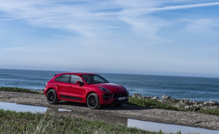 2020 Porsche Macan GTS (Color: Carmine Red) Front Three-Quarter Wallpapers 450x275 (17)