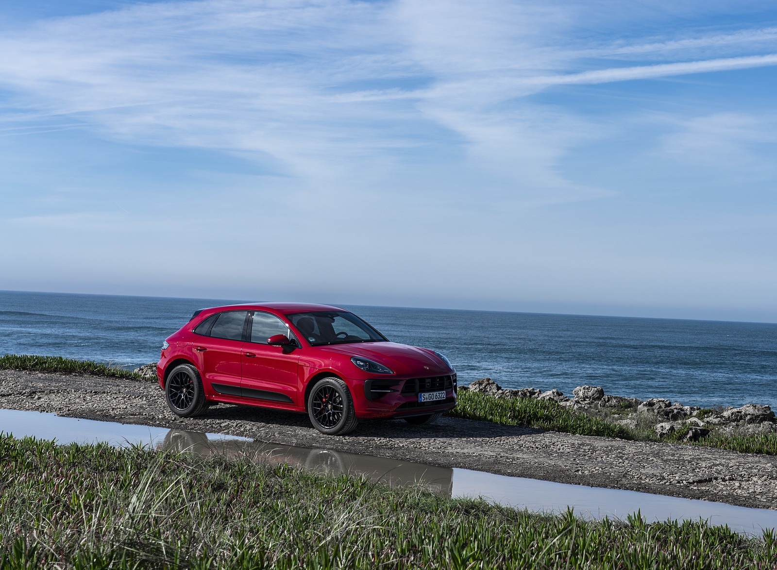 2020 Porsche Macan GTS (Color: Carmine Red) Front Three-Quarter Wallpapers #17 of 249