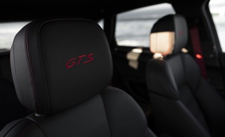 2020 Porsche Macan GTS (Color: Carmine Red) Interior Front Seats Wallpapers 450x275 (49)