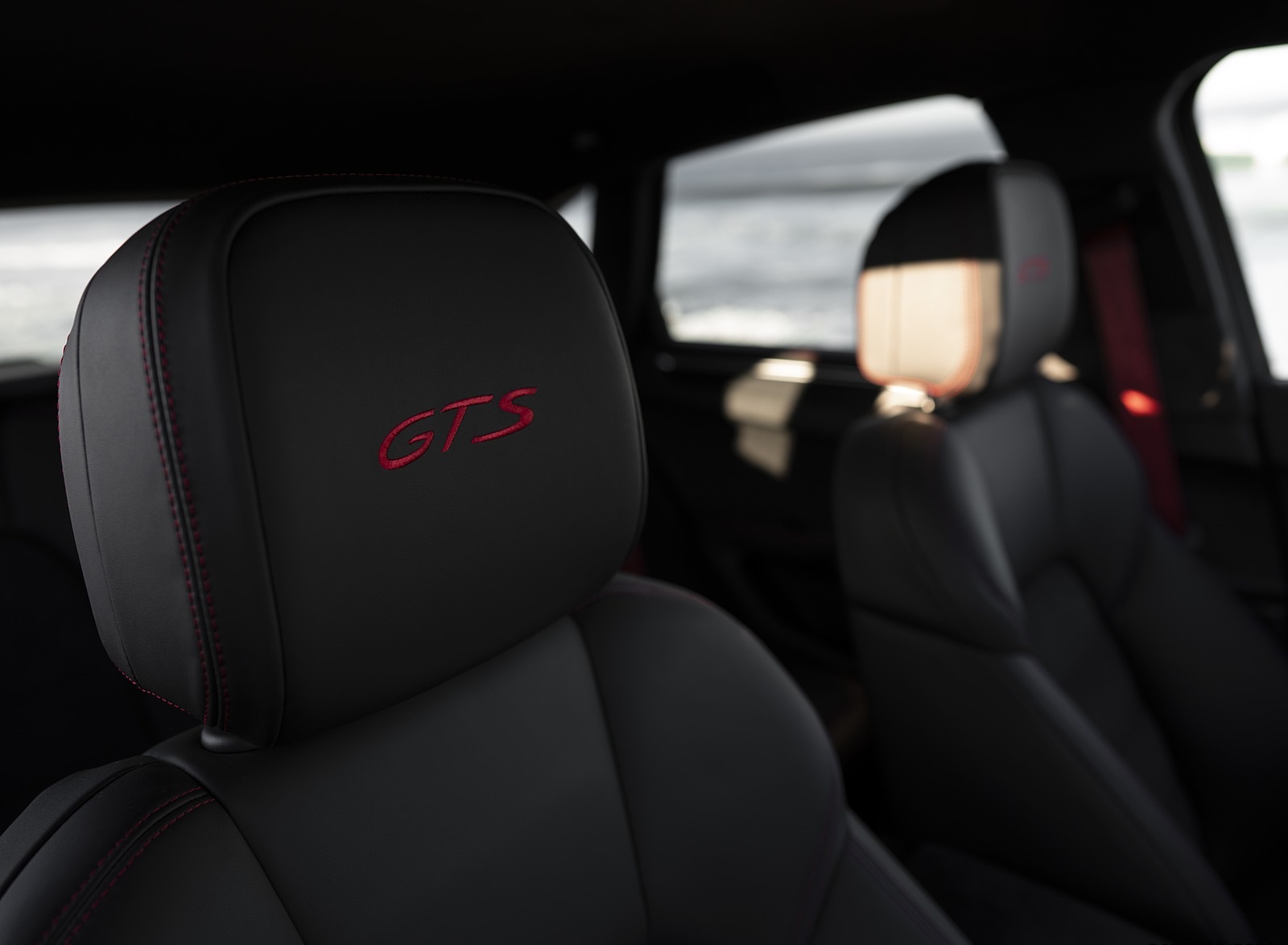 2020 Porsche Macan GTS (Color: Carmine Red) Interior Front Seats Wallpapers #49 of 249