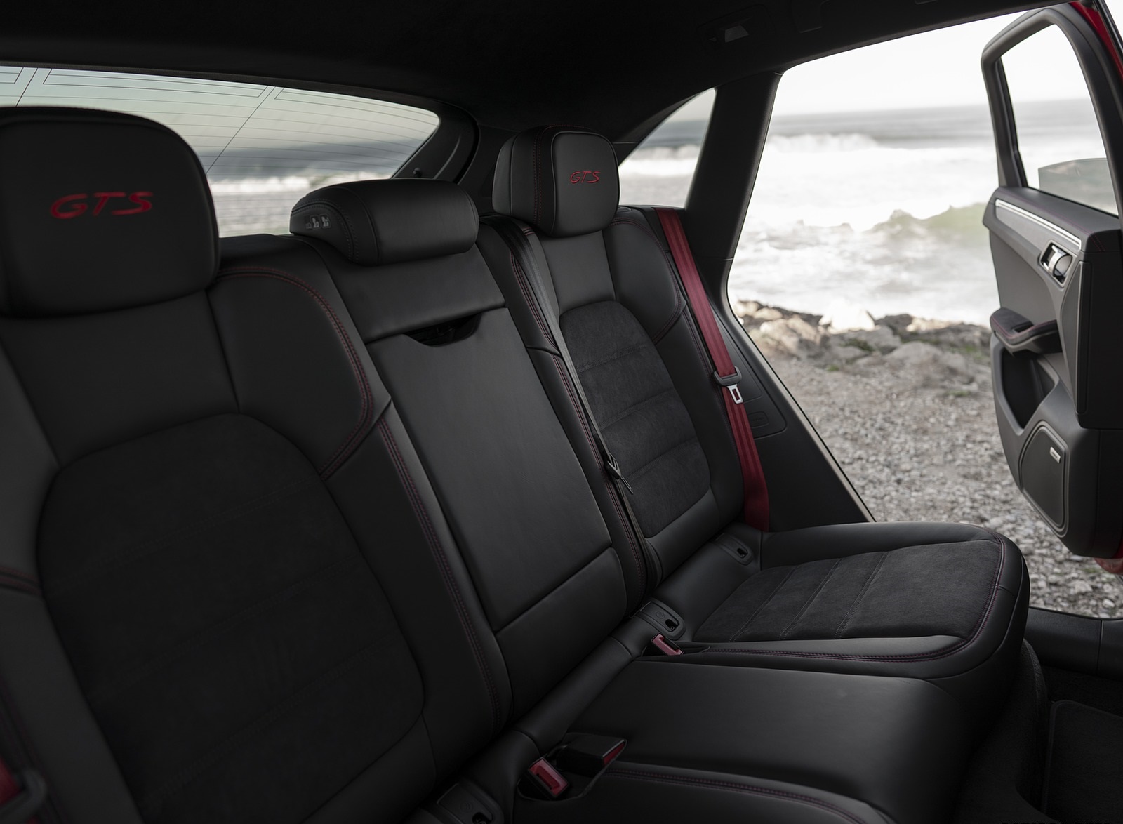2020 Porsche Macan GTS (Color: Carmine Red) Interior Rear Seats Wallpapers #47 of 249