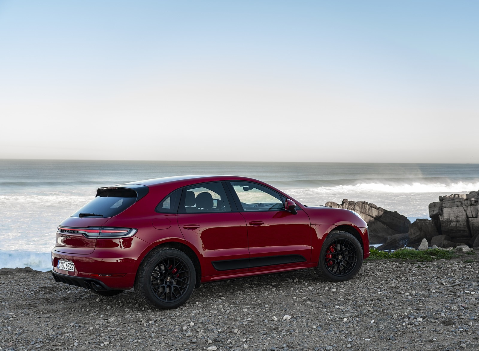 2020 Porsche Macan GTS (Color: Carmine Red) Rear Three-Quarter Wallpapers #33 of 249