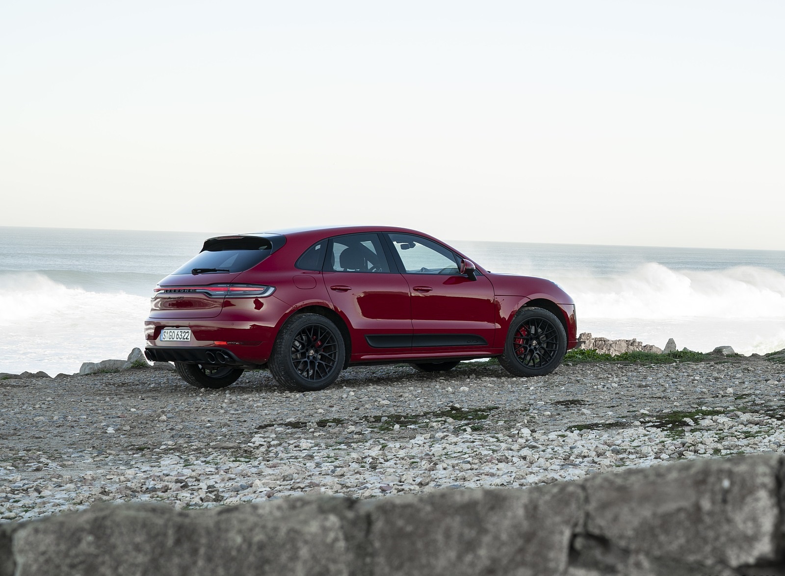 2020 Porsche Macan GTS (Color: Carmine Red) Rear Three-Quarter Wallpapers #38 of 249