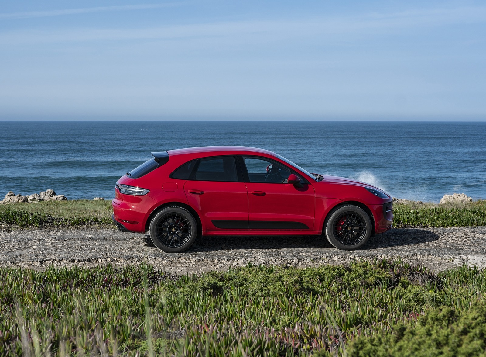 2020 Porsche Macan GTS (Color: Carmine Red) Side Wallpapers #26 of 249