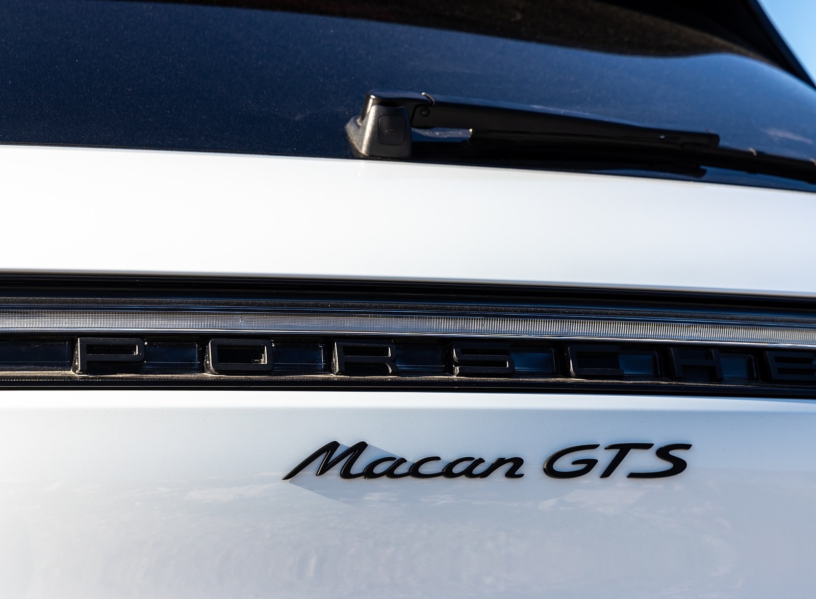 2020 Porsche Macan GTS (Color: Carrara White Metallic) Badge Wallpapers #192 of 249