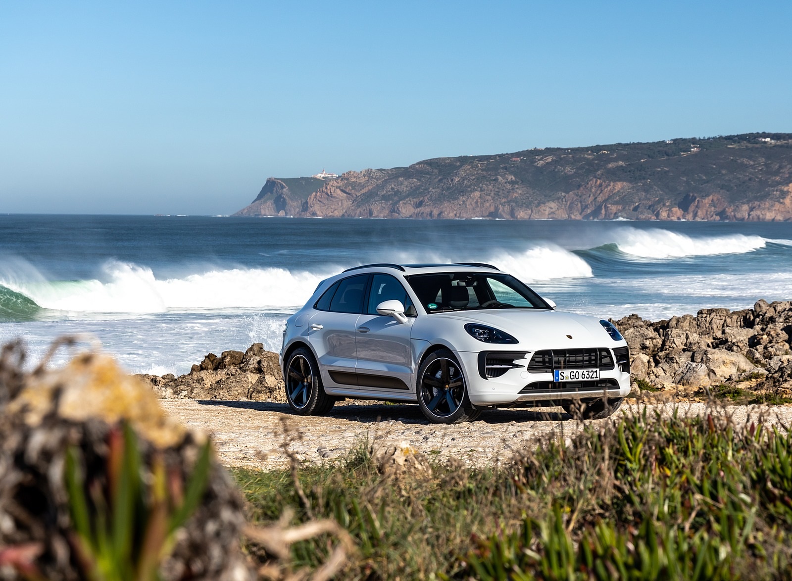 2020 Porsche Macan GTS (Color: Carrara White Metallic) Front Three-Quarter Wallpapers #180 of 249