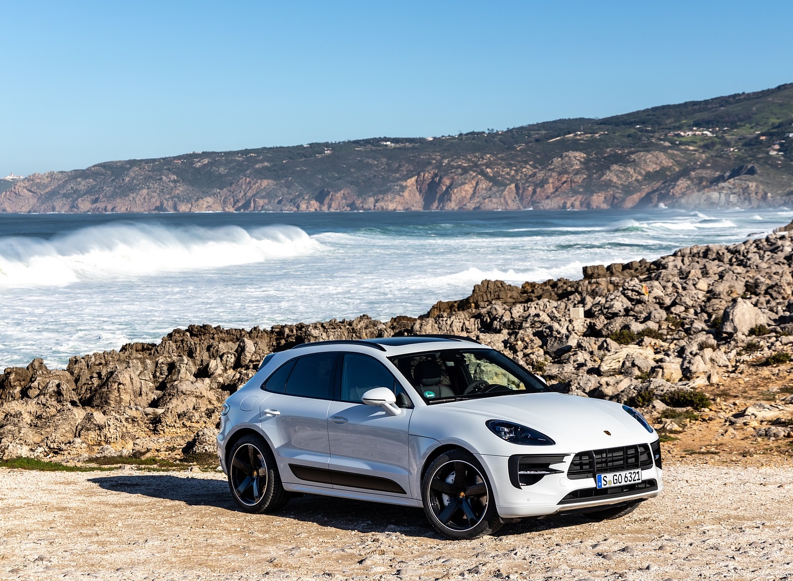 2020 Porsche Macan GTS (Color: Carrara White Metallic) Front Three-Quarter Wallpapers #182 of 249