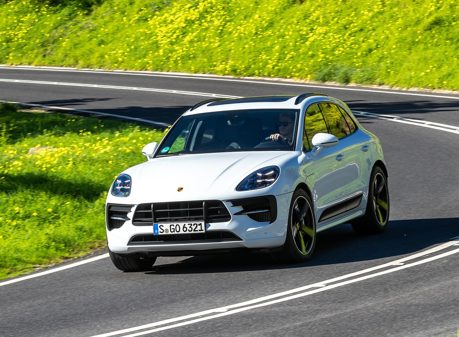 2020 Porsche Macan GTS (Color: Carrara White Metallic) Front Wallpapers #154 of 249