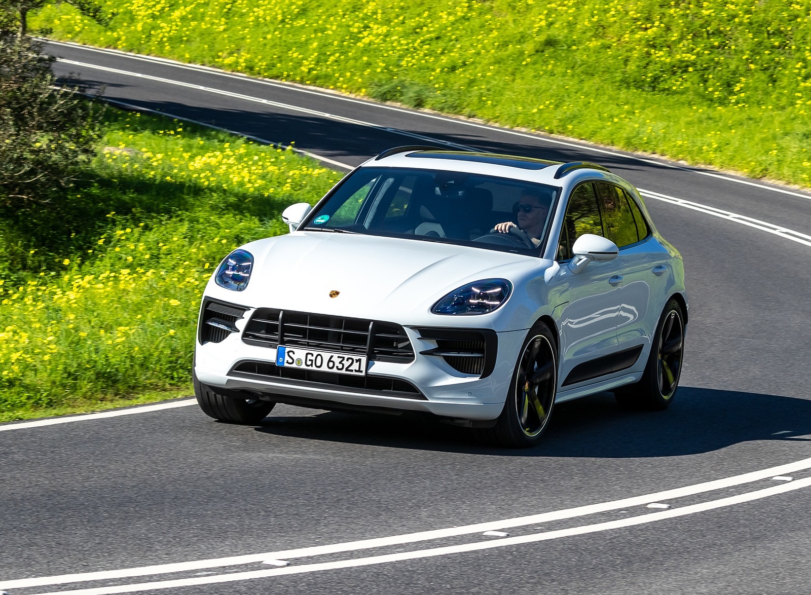 2020 Porsche Macan GTS (Color: Carrara White Metallic) Front Wallpapers #155 of 249