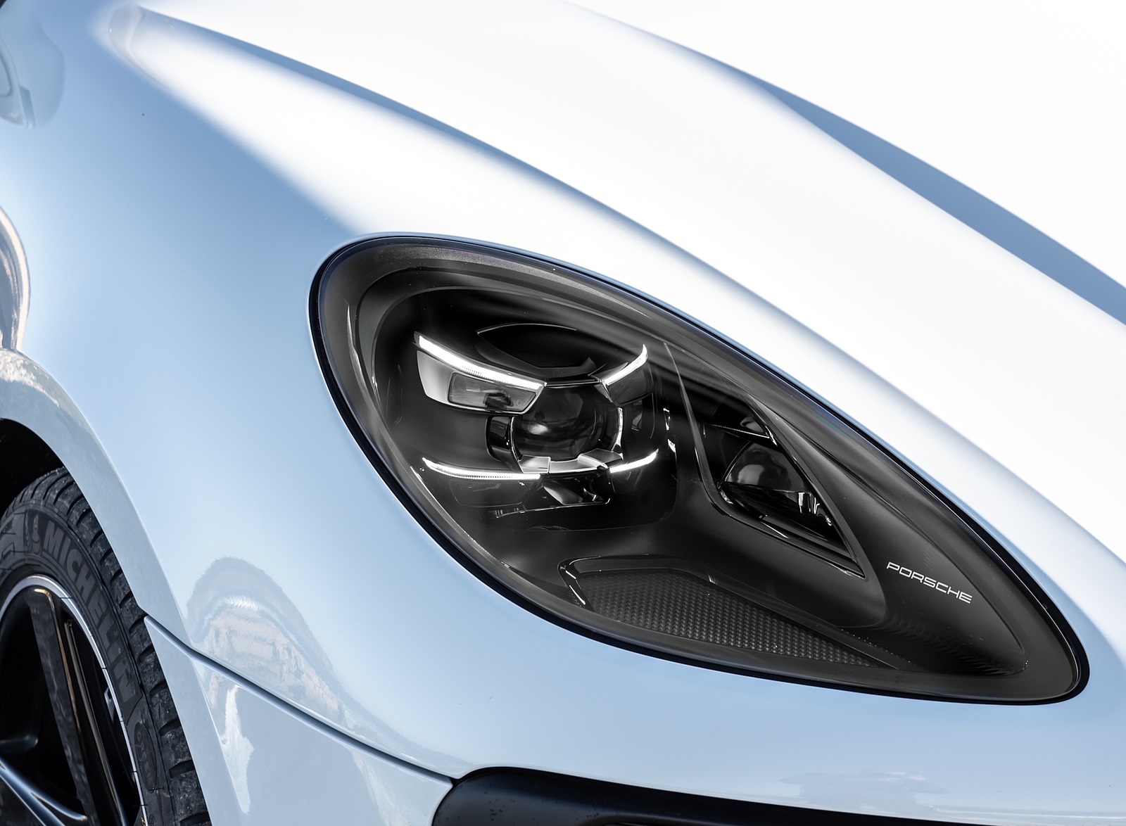 2020 Porsche Macan GTS (Color: Carrara White Metallic) Headlight Wallpapers #190 of 249