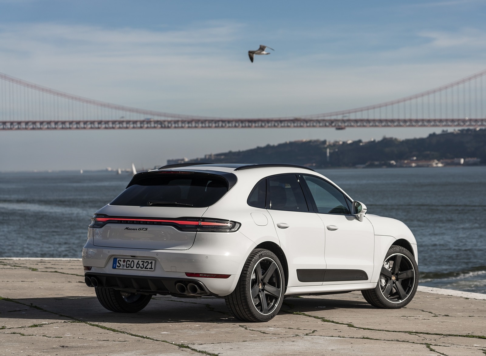 2020 Porsche Macan GTS (Color: Carrara White Metallic) Rear Three-Quarter Wallpapers #185 of 249