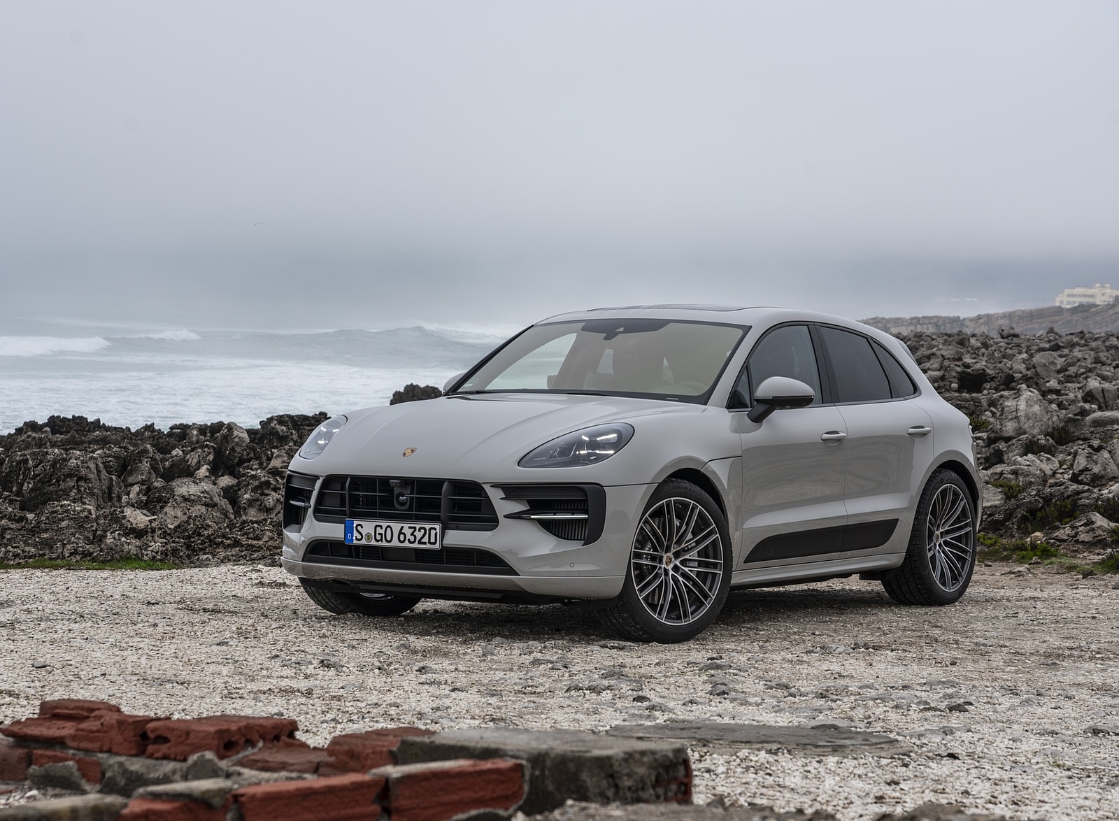 2020 Porsche Macan GTS (Color: Crayon) Front Three-Quarter Wallpapers #73 of 249