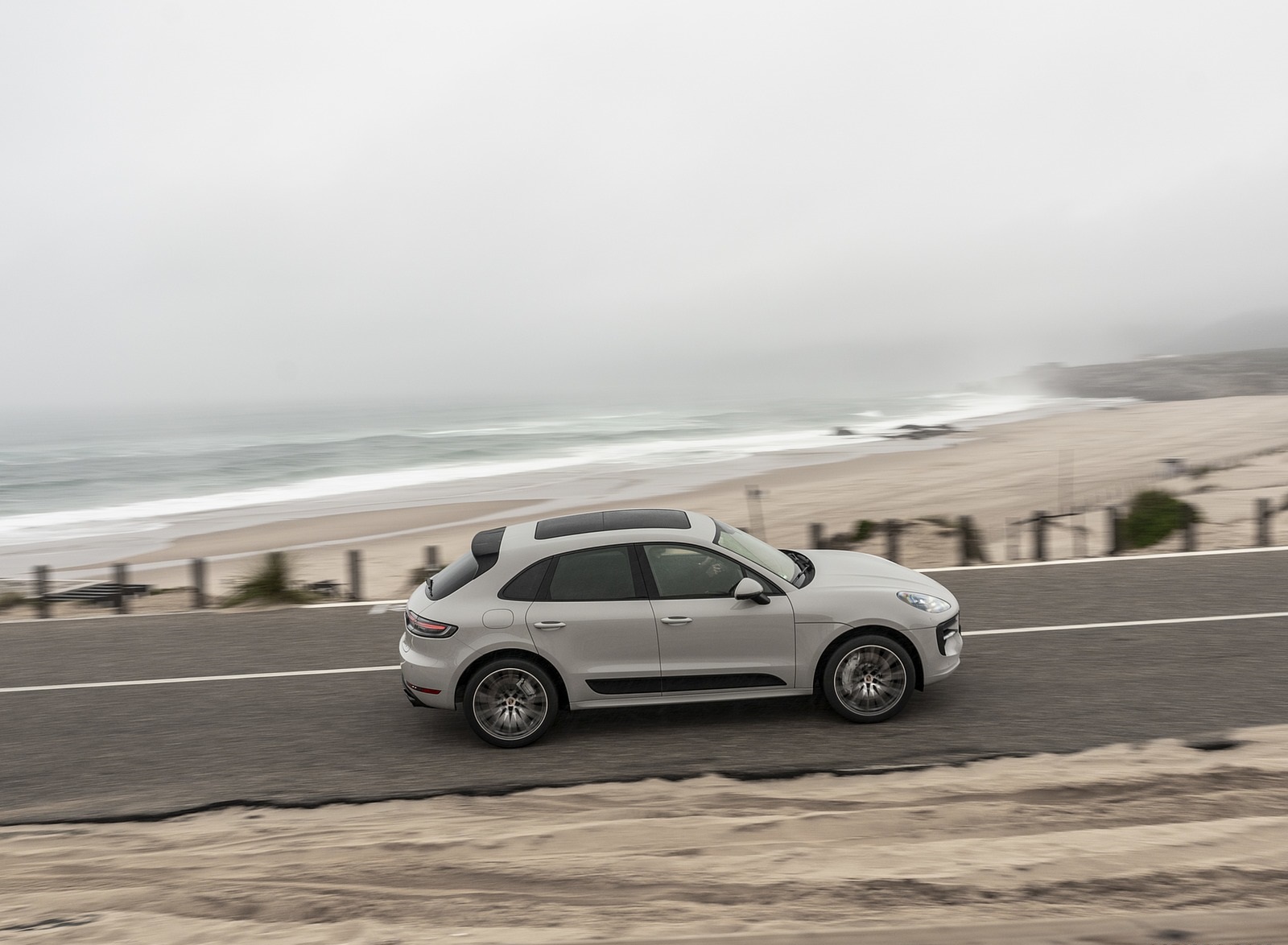 2020 Porsche Macan GTS (Color: Crayon) Side Wallpapers #70 of 249