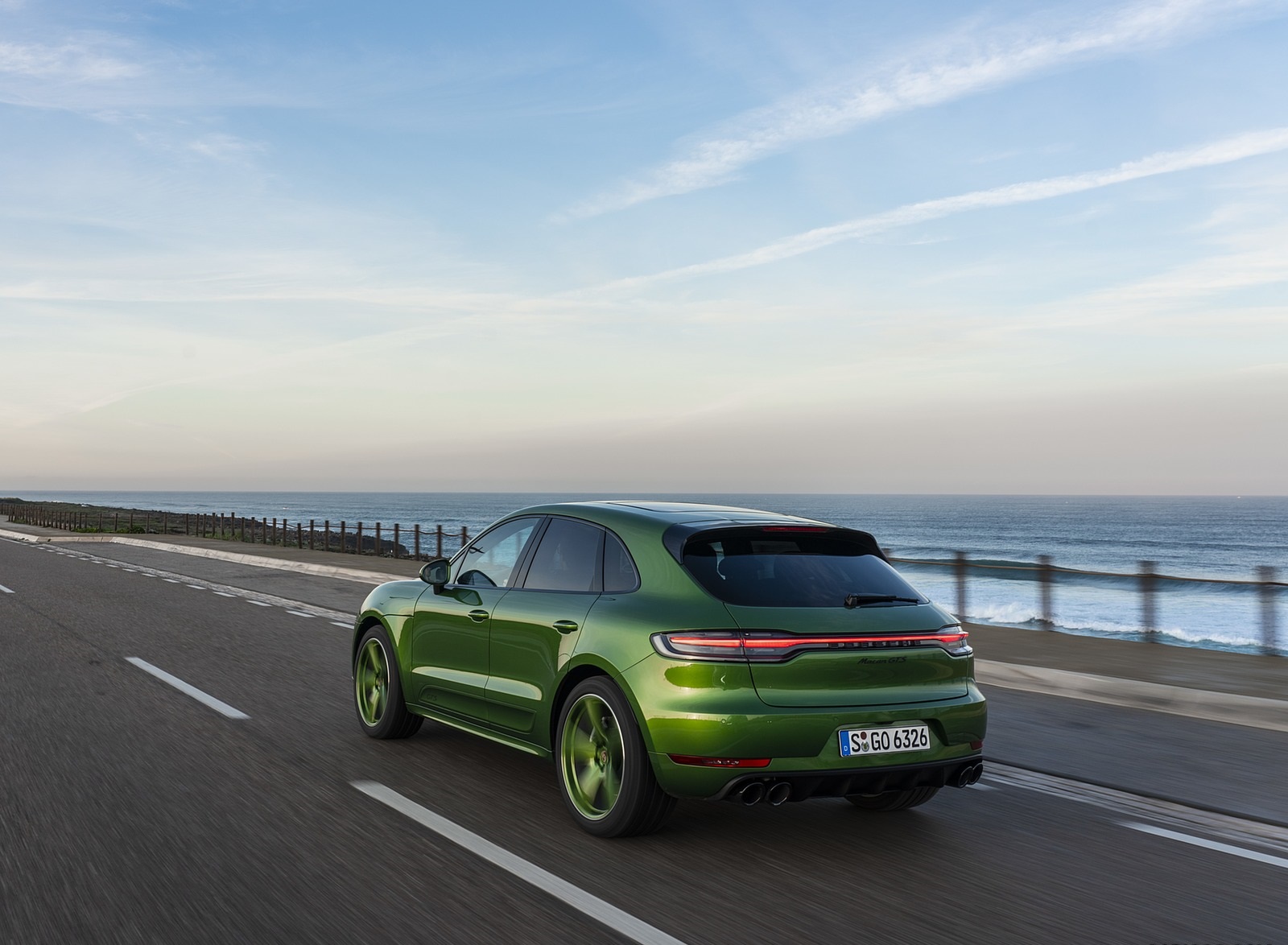 2020 Porsche Macan GTS (Color: Mamba Green Metallic) Rear Three-Quarter Wallpapers #125 of 249