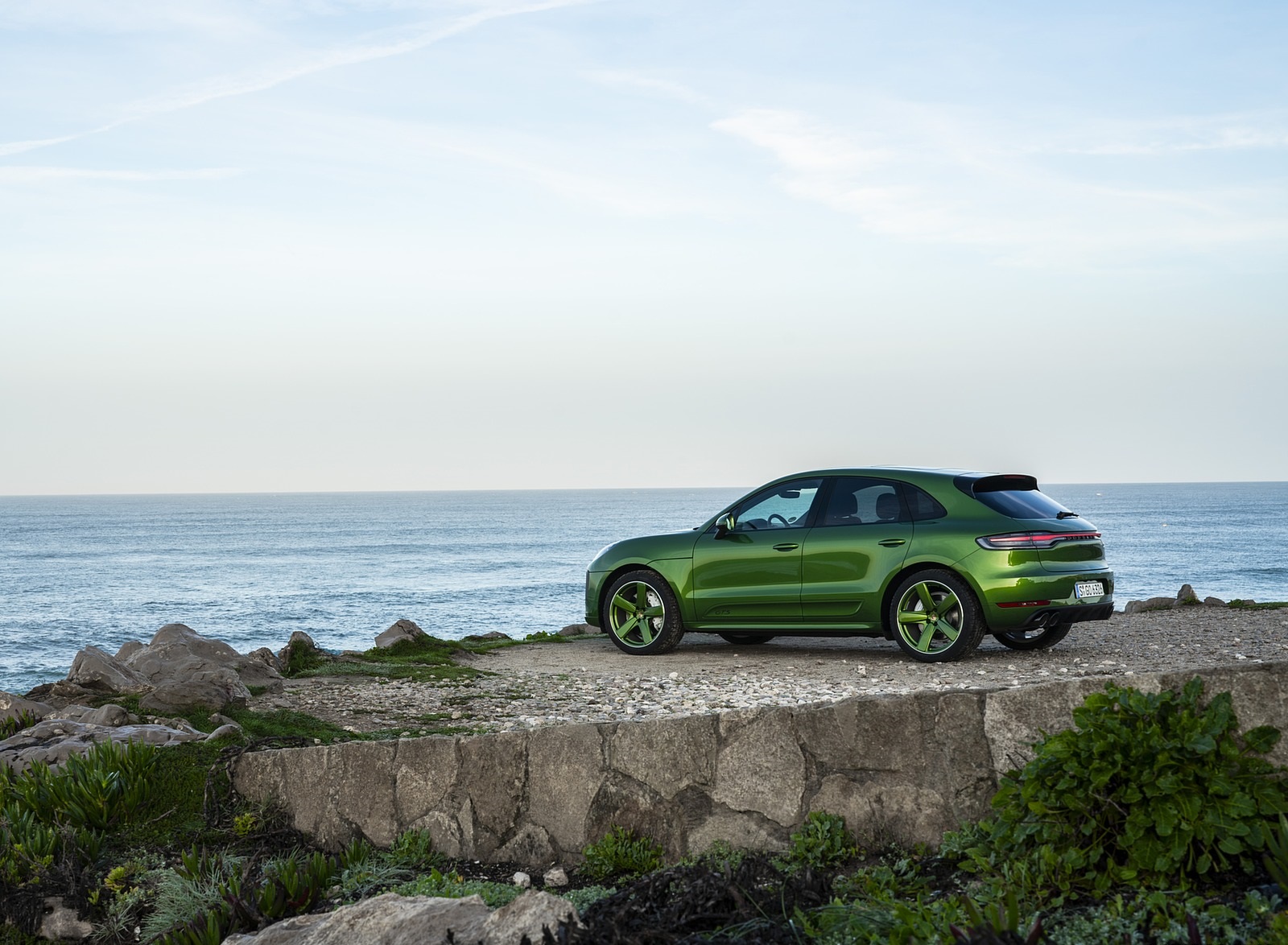 2020 Porsche Macan GTS (Color: Mamba Green Metallic) Rear Three-Quarter Wallpapers #140 of 249