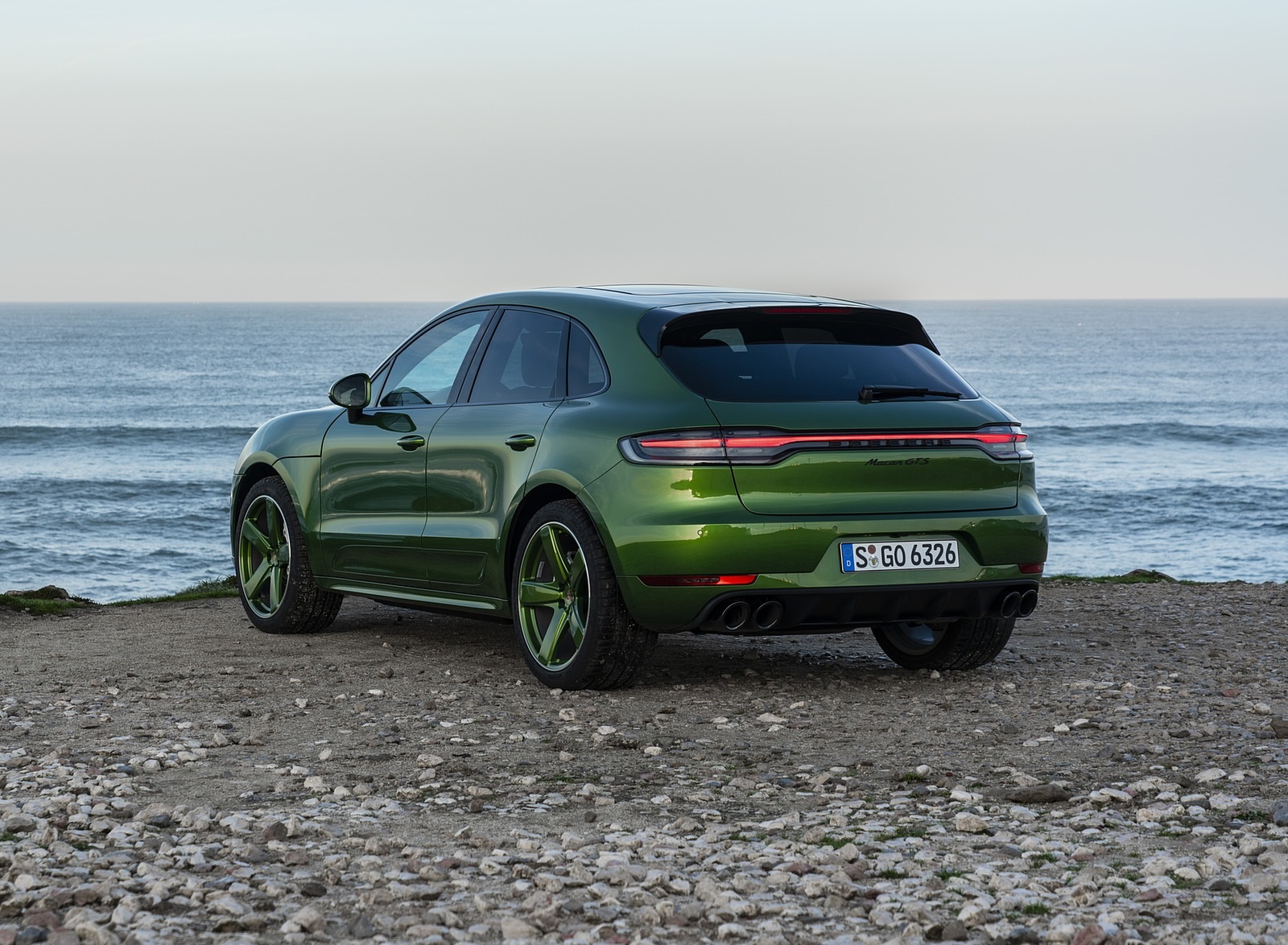 2020 Porsche Macan GTS (Color: Mamba Green Metallic) Rear Three-Quarter Wallpapers #141 of 249