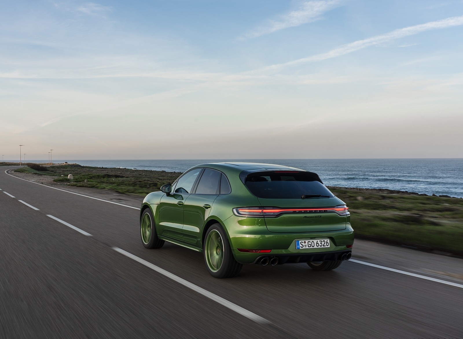 2020 Porsche Macan GTS (Color: Mamba Green Metallic) Rear Three-Quarter Wallpapers #128 of 249