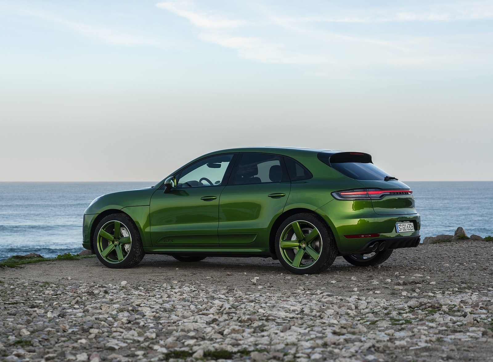 2020 Porsche Macan GTS (Color: Mamba Green Metallic) Side Wallpapers #145 of 249