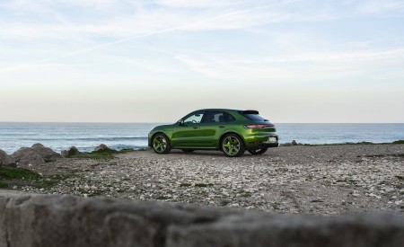 2020 Porsche Macan GTS (Color: Mamba Green Metallic) Side Wallpapers 450x275 (146)