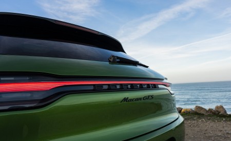 2020 Porsche Macan GTS (Color: Mamba Green Metallic) Tail Light Wallpapers 450x275 (153)