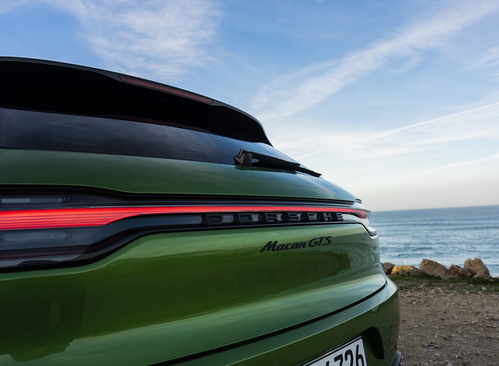 2020 Porsche Macan GTS (Color: Mamba Green Metallic) Tail Light Wallpapers #153 of 249