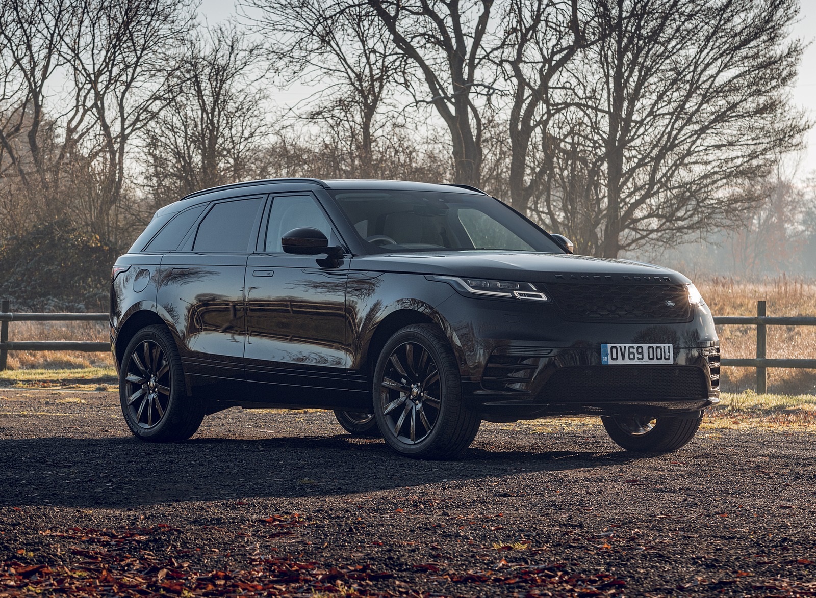 2020 Range Rover Velar R-Dynamic Black Front Three-Quarter Wallpapers (5)