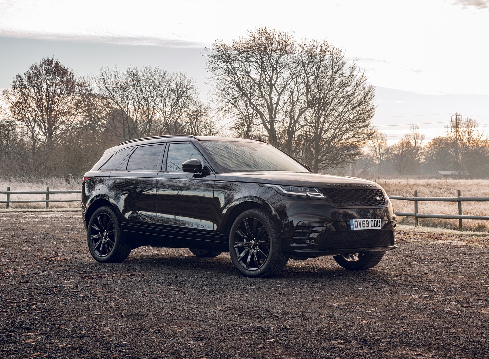 2020 Range Rover Velar R-Dynamic Black Front Three-Quarter Wallpapers (6)