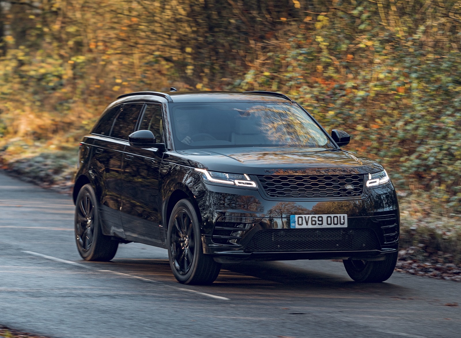 2020 Range Rover Velar R-Dynamic Black Front Three-Quarter Wallpapers (2)