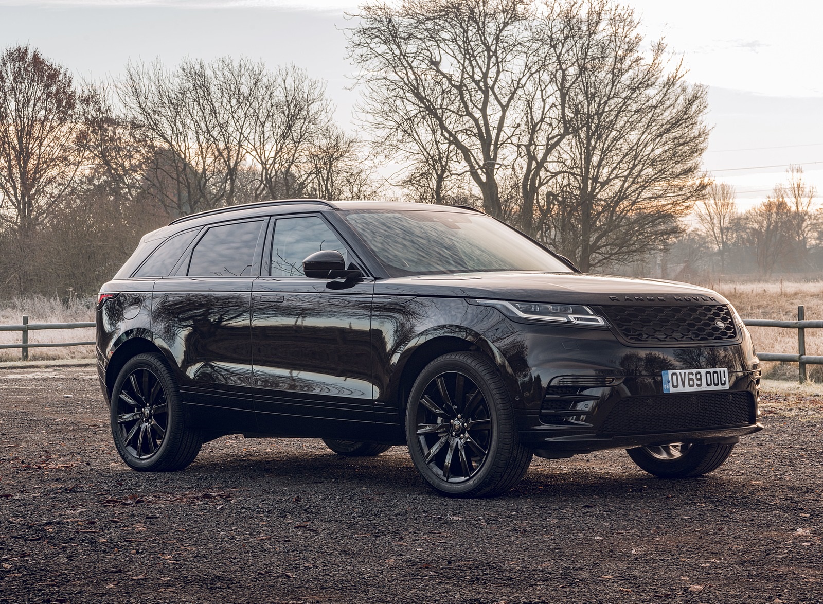 2020 Range Rover Velar R-Dynamic Black Front Three-Quarter Wallpapers (8)