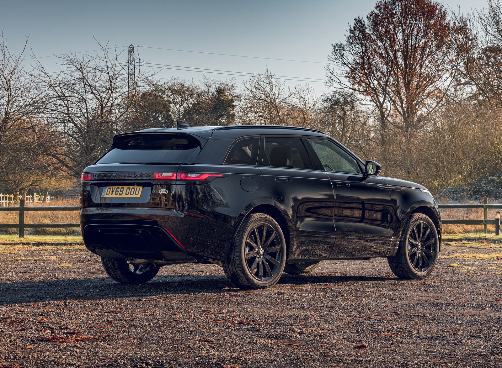 2020 Range Rover Velar R-Dynamic Black Rear Three-Quarter Wallpapers #11 of 18