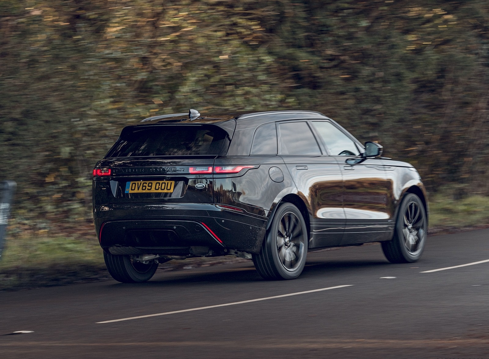 2020 Range Rover Velar R-Dynamic Black Rear Three-Quarter Wallpapers (4)