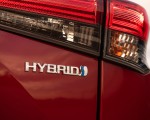 2020 Toyota Highlander Platinum Hybrid AWD (Color: Ruby Flare Pearl) Badge Wallpapers 150x120