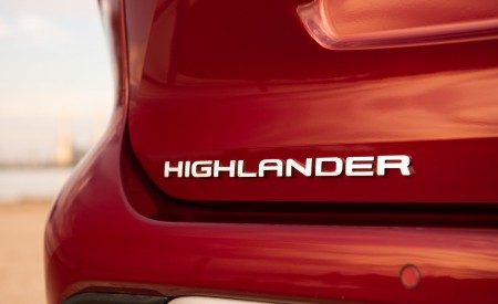 2020 Toyota Highlander Platinum Hybrid AWD (Color: Ruby Flare Pearl) Badge Wallpapers 450x275 (5)