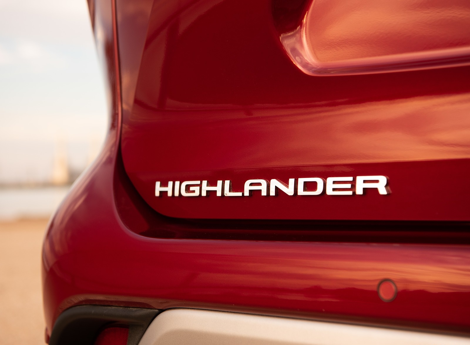 2020 Toyota Highlander Platinum Hybrid AWD (Color: Ruby Flare Pearl) Badge Wallpapers (5)