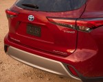 2020 Toyota Highlander Platinum Hybrid AWD (Color: Ruby Flare Pearl) Detail Wallpapers 150x120