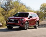 2020 Toyota Highlander Platinum Hybrid AWD (Color: Ruby Flare Pearl) Front Three-Quarter Wallpapers 150x120