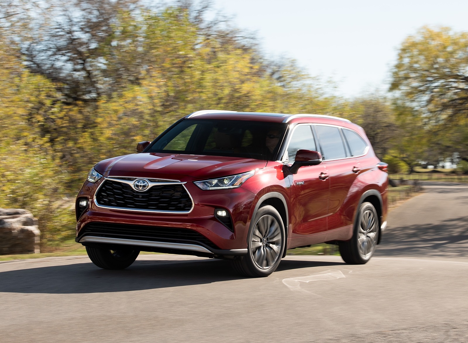 2020 Toyota Highlander Platinum Hybrid AWD (Color: Ruby Flare Pearl) Front Three-Quarter Wallpapers (1)