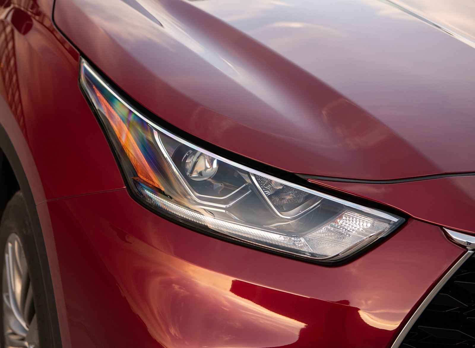 2020 Toyota Highlander Platinum Hybrid AWD (Color: Ruby Flare Pearl) Headlight Wallpapers #6 of 42