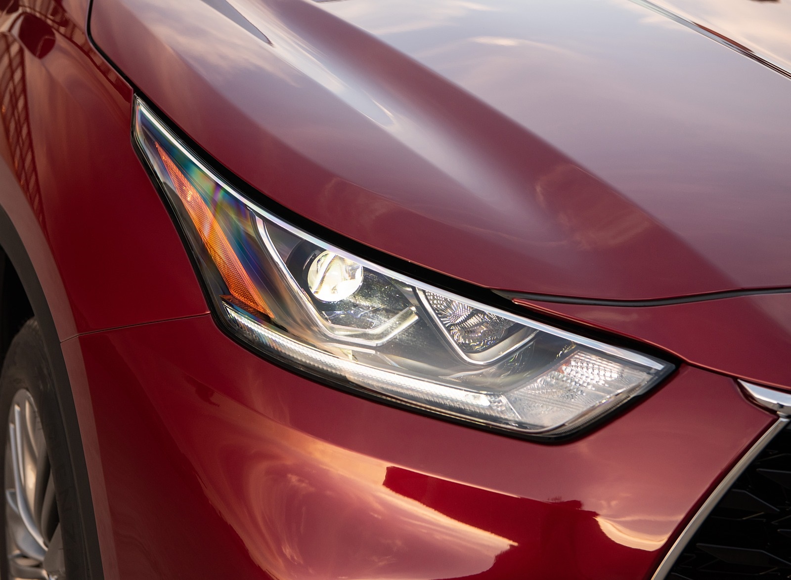 2020 Toyota Highlander Platinum Hybrid AWD (Color: Ruby Flare Pearl) Headlight Wallpapers #9 of 42